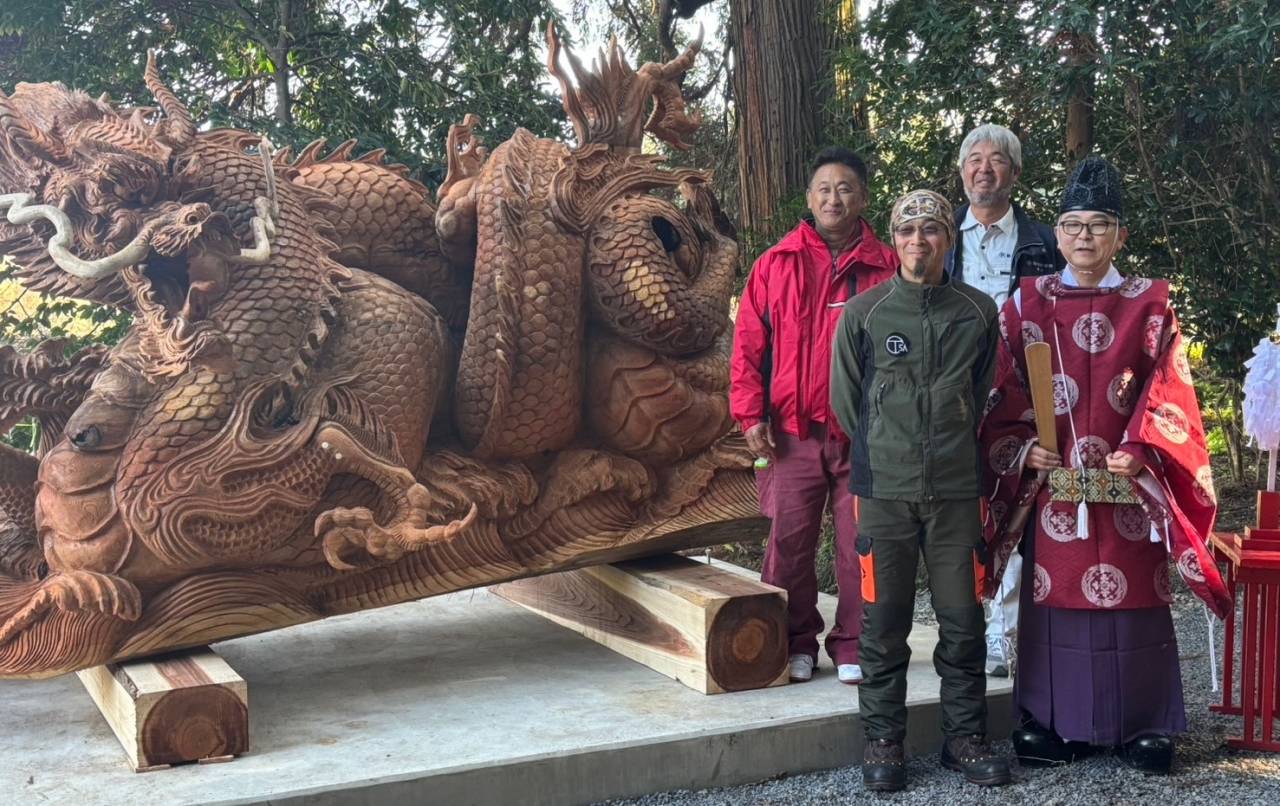 樹齢千年杉の御神木から彫り出された龍神様！都城市東霧島神社に奉納